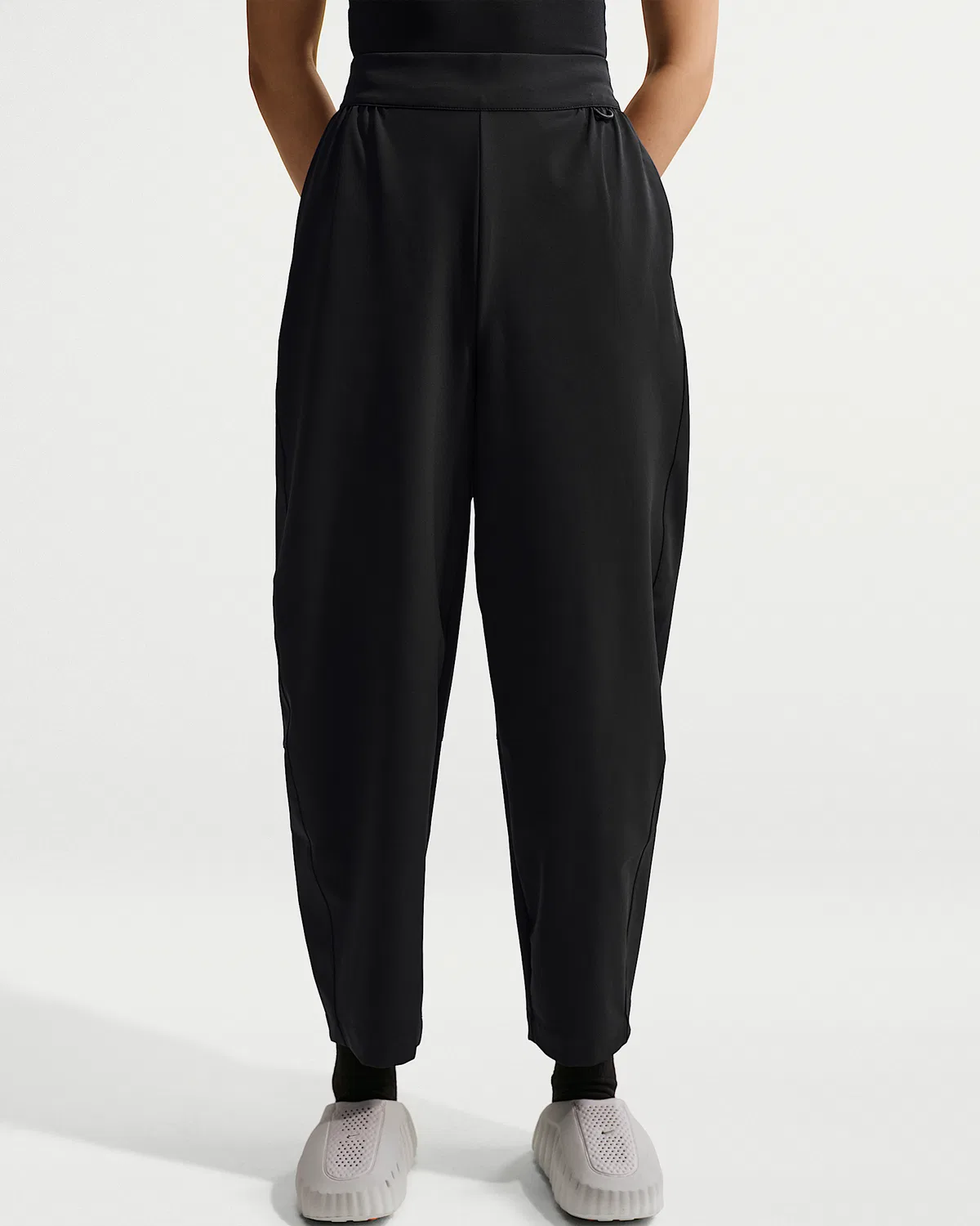 Женские штаны Nike 24.7 PerfectStretch Dri-FIT с высокой посадкой, свободного кроя, Black/Dark Smoke Grey — фото 2