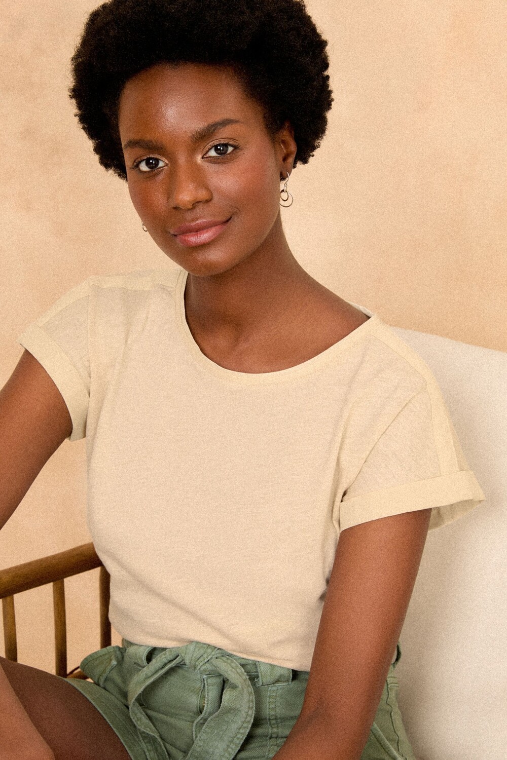 

Футболка из джерси с круглым вырезом и тканой отделкой Love & Roses, бежевый