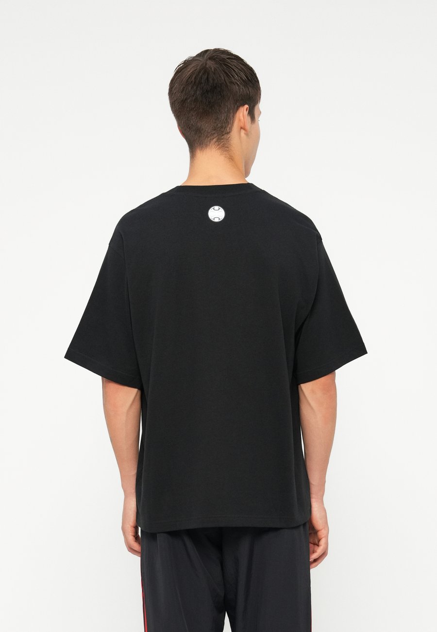 Футболка Adidas Originals TYPOGRAPHY TEE UNISEX, Black — фото 2