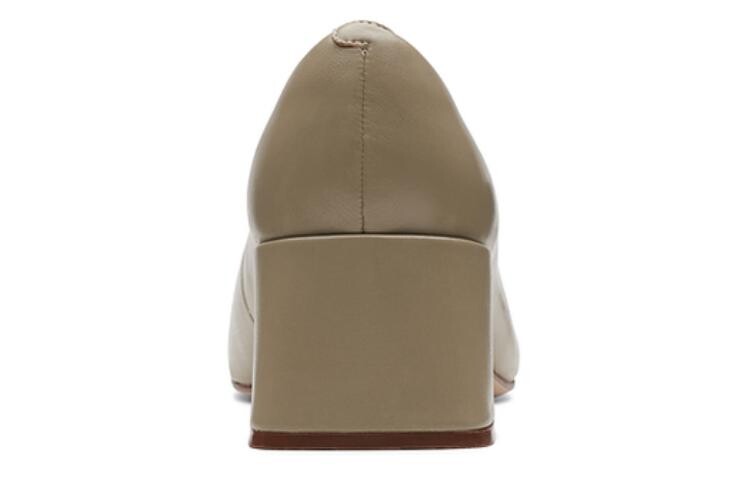Туфли на высоком каблуке женские светло-хаки Clarks — фото 4