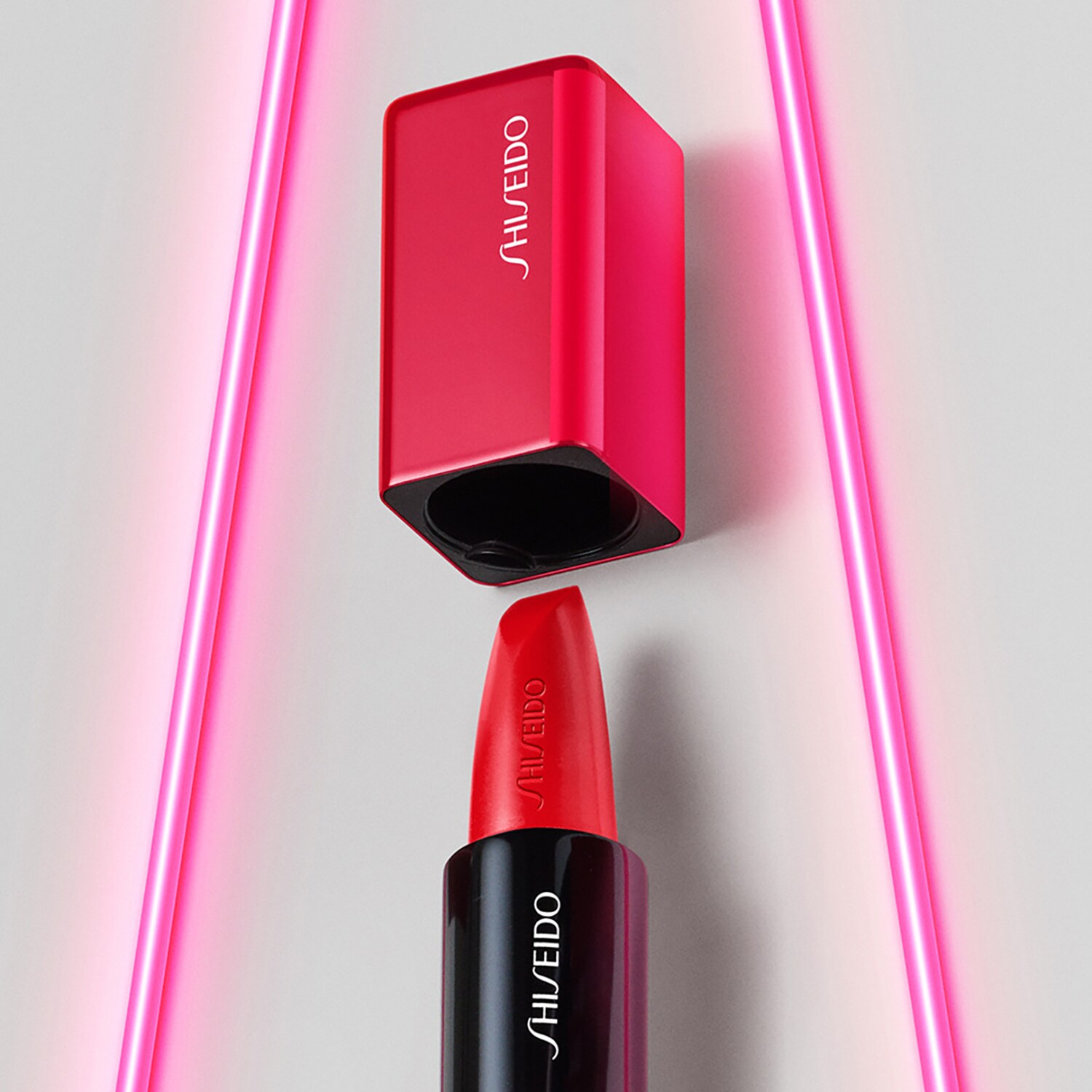 Губная помада Technosatin Gel Lipstick Shiseido, 411 SCARLET CLUSTER (3,3 g) — фото 4