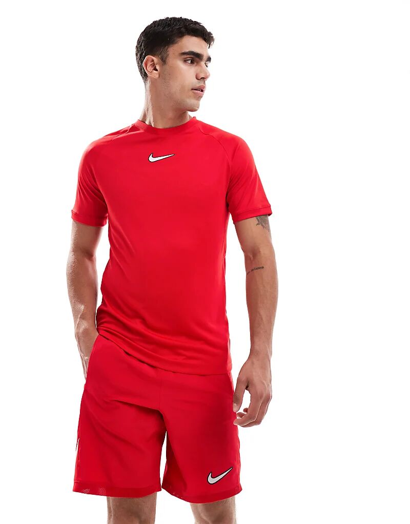

Футболка Nike Football Academy Dri-FIT красного цвета