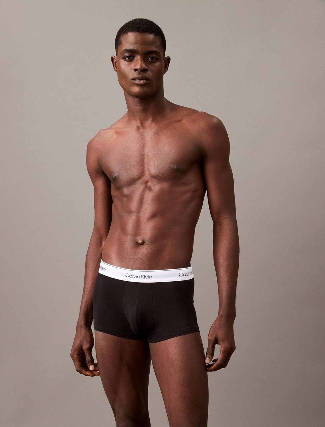Комплект из 3 мужских современных хлопковых трусов-боксеров Calvin Klein с низкой посадкой, Black/Black/Black — фото 2