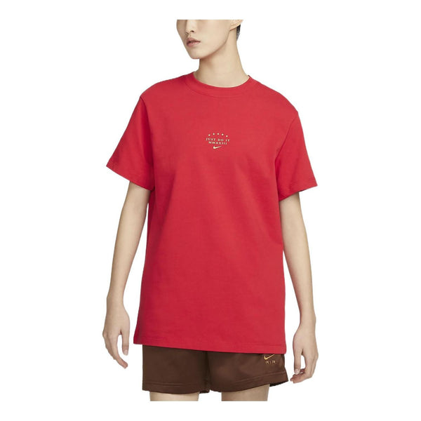 

Футболка (WMNS) Nike Sportswear Short-Sleeve T-Shirt 'University Red', красный