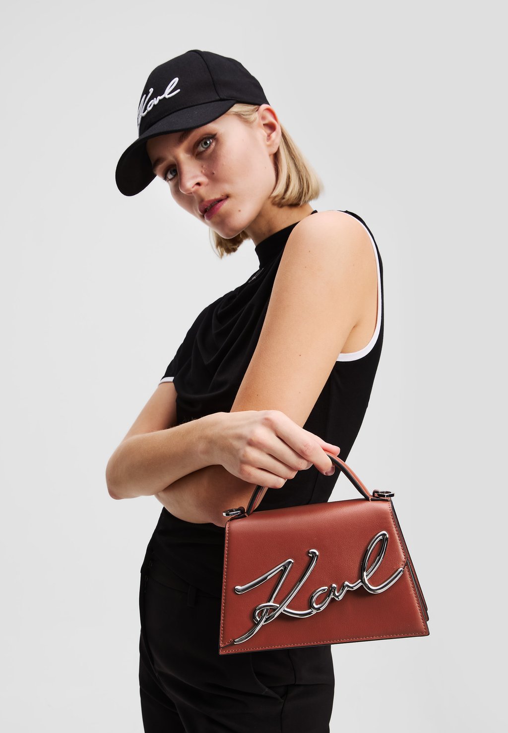 

Сумка SIGNATURE KARL LAGERFELD, красный