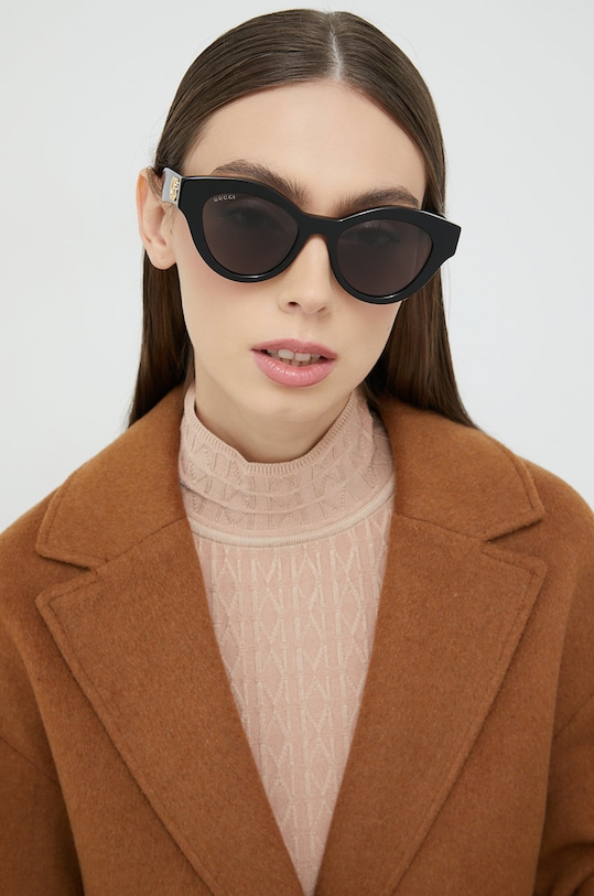 

Солнцезащитные очки Gucci, черный
