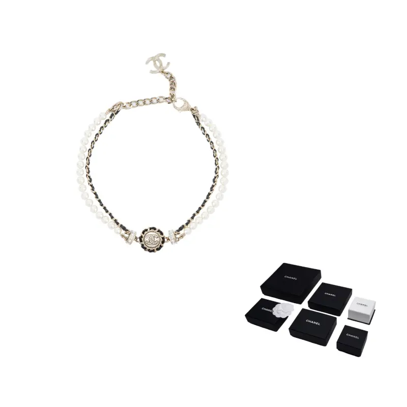 

Женский металлический кулон из ягнячьей кожи CHANEL