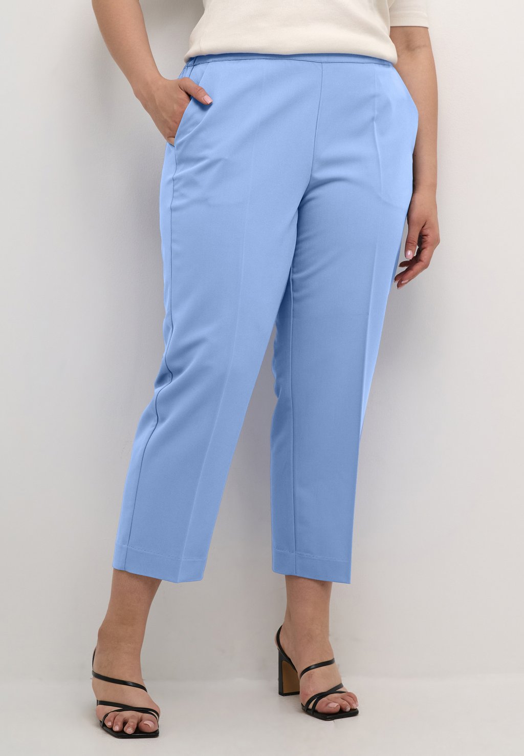 

Брюки SAKIRA CROPPED Kaffe Curve, синий