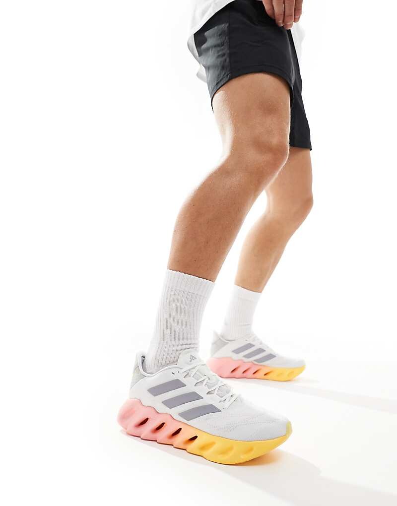 

Бело-оранжевые кроссовки adidas Running Switch FWD 2, Оранжевый, Бело-оранжевые кроссовки adidas Running Switch FWD 2