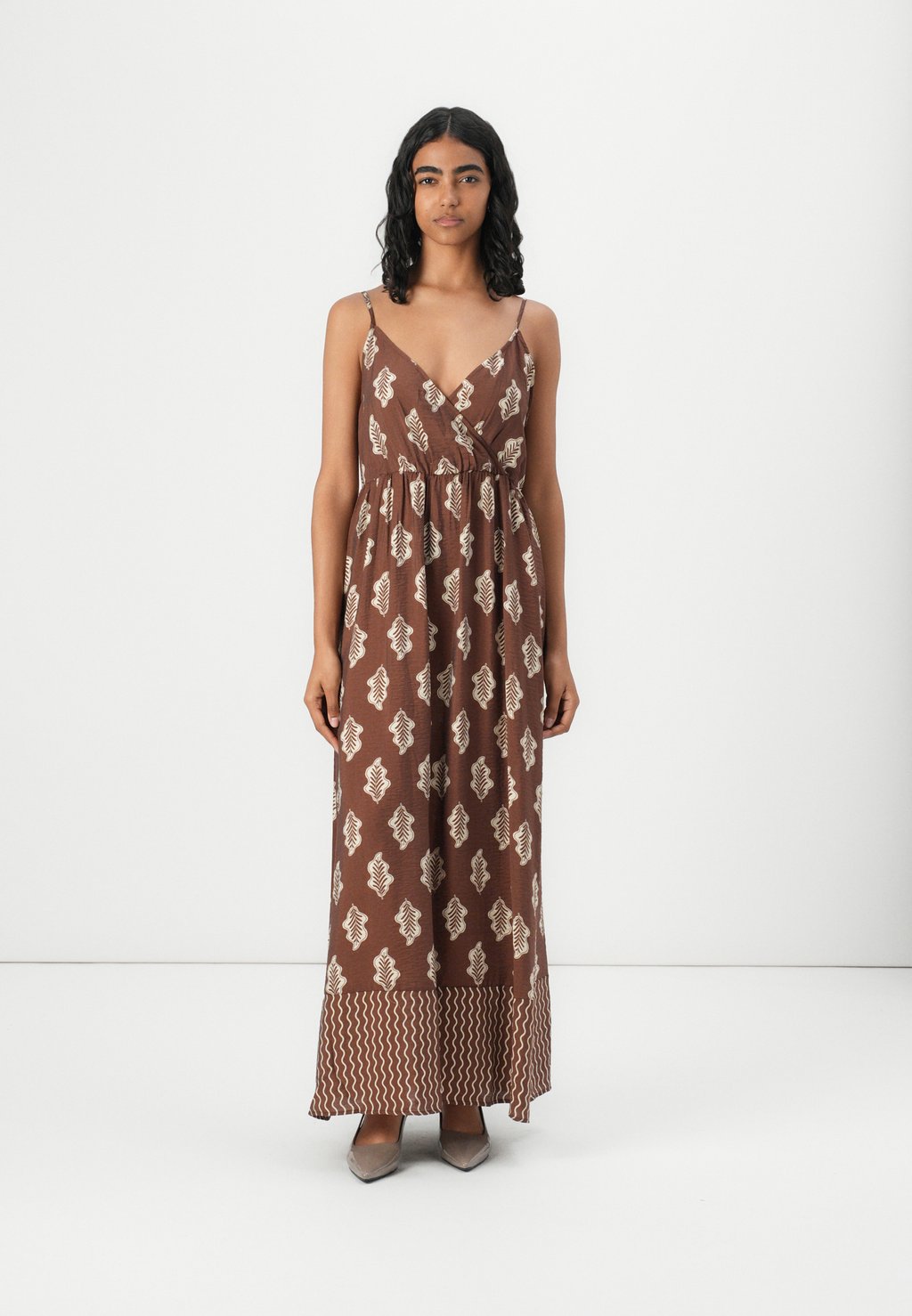 

Платье макси VMROMA SINGLET MAXI DRESS Vero Moda, коричневый