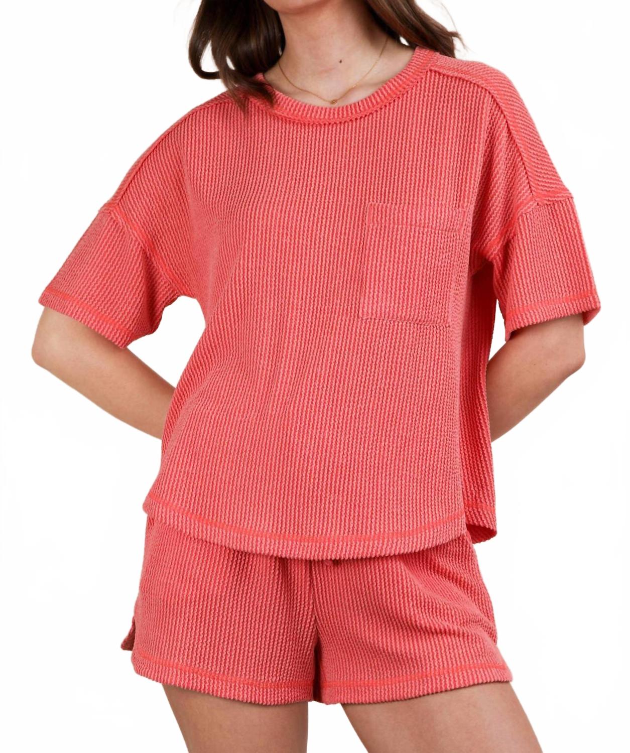 

Оверсайз двухцветный двойной трикотажный топ и шорты в коралловом цвете VERY J