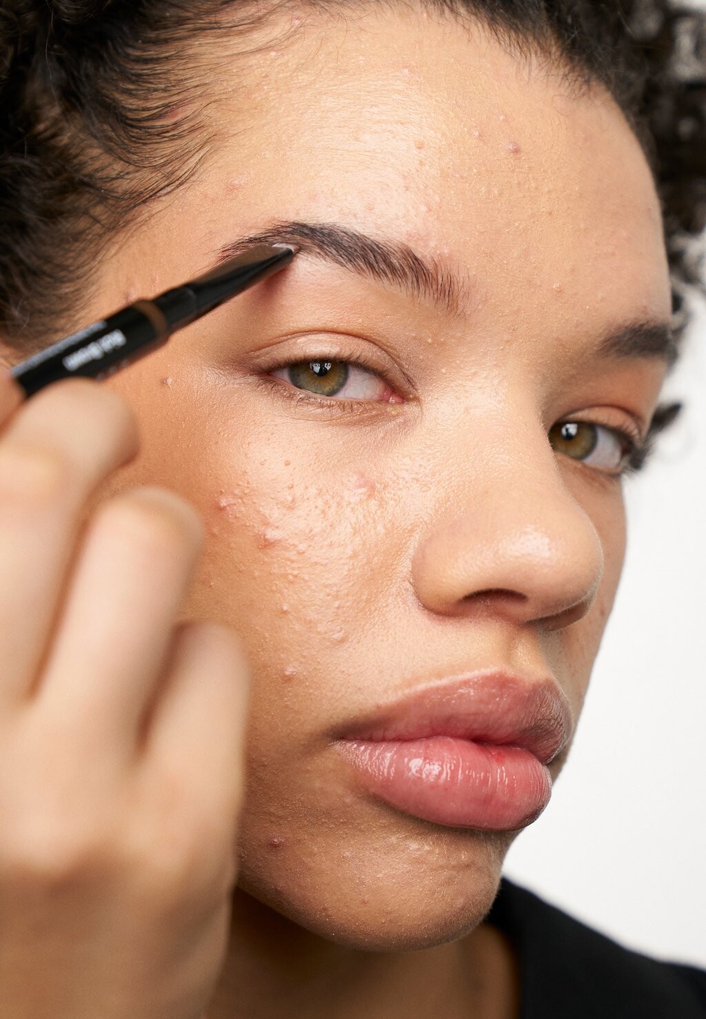 

Карандаши для бровей Long-Wear Brow Pencil Bobbi Brown, цвет 6e4f42 rich brown