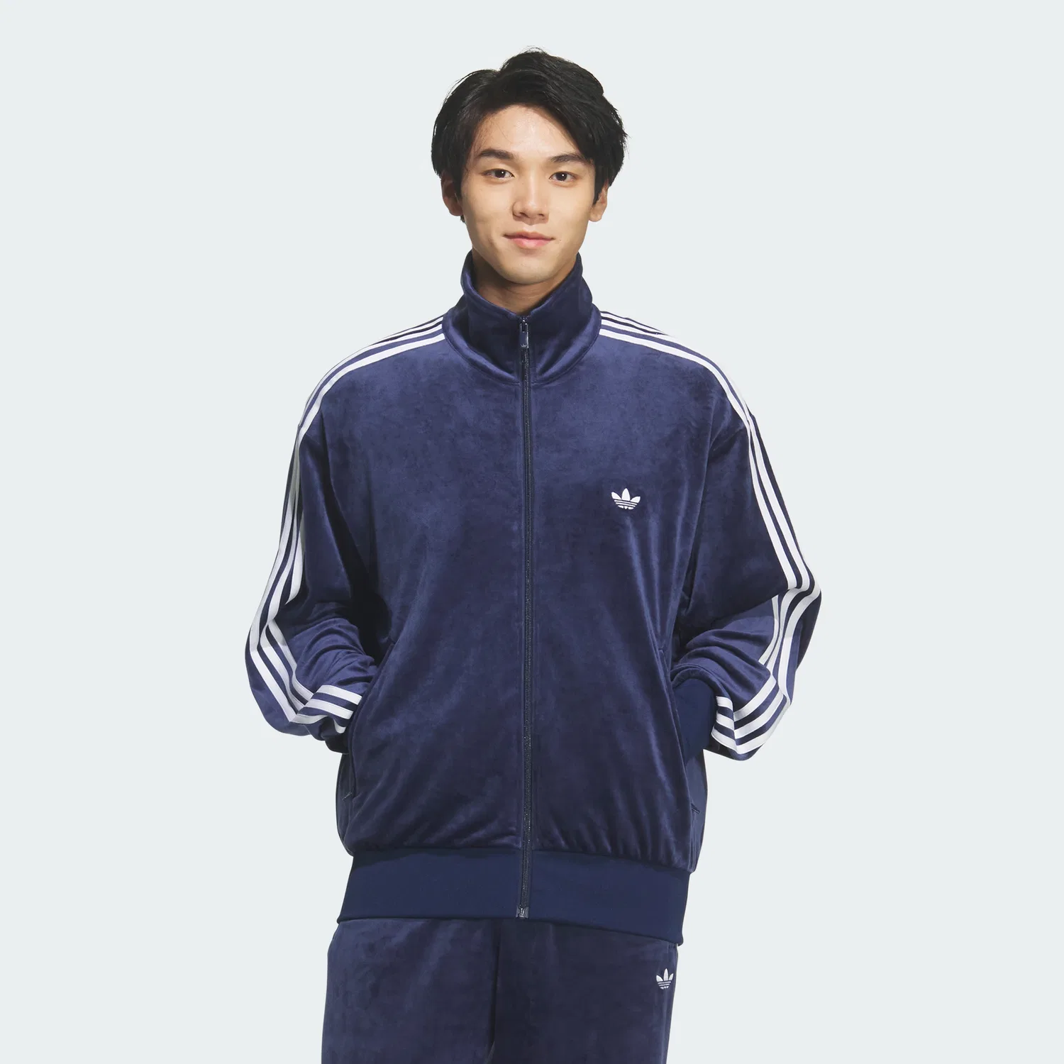 Мужская велюровая олимпийка FB TT цвета Night Indigo от Adidas — фото 3