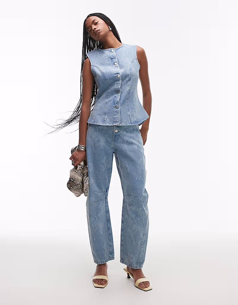 

Джинсы-бочонки ASOS DESIGN с цветочным принтом и средней потертостью синего цвета