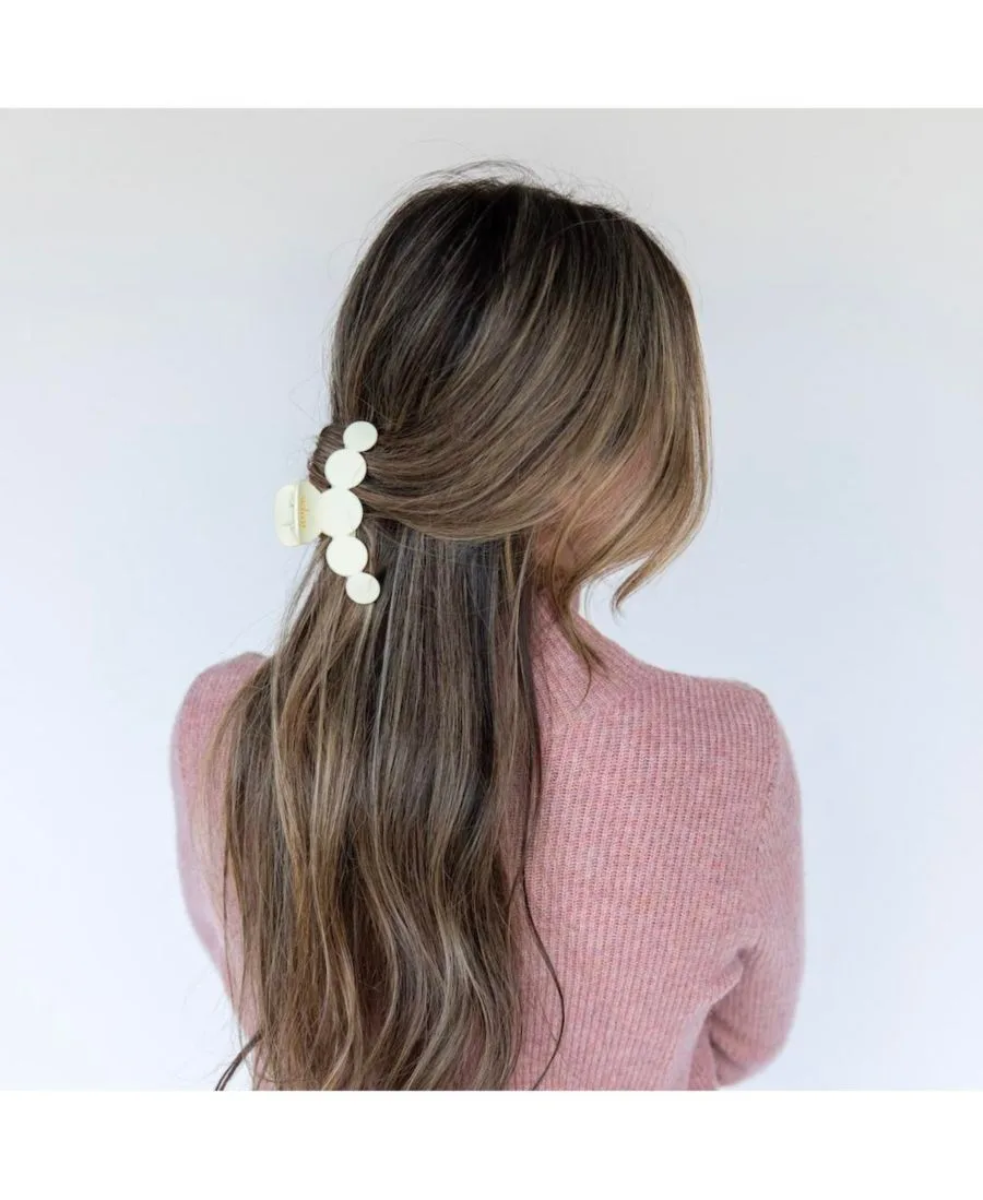 Headbands of Hope Заколка-крабик с матовым точечным рисунком для женщин - кремового цвета — фото 4