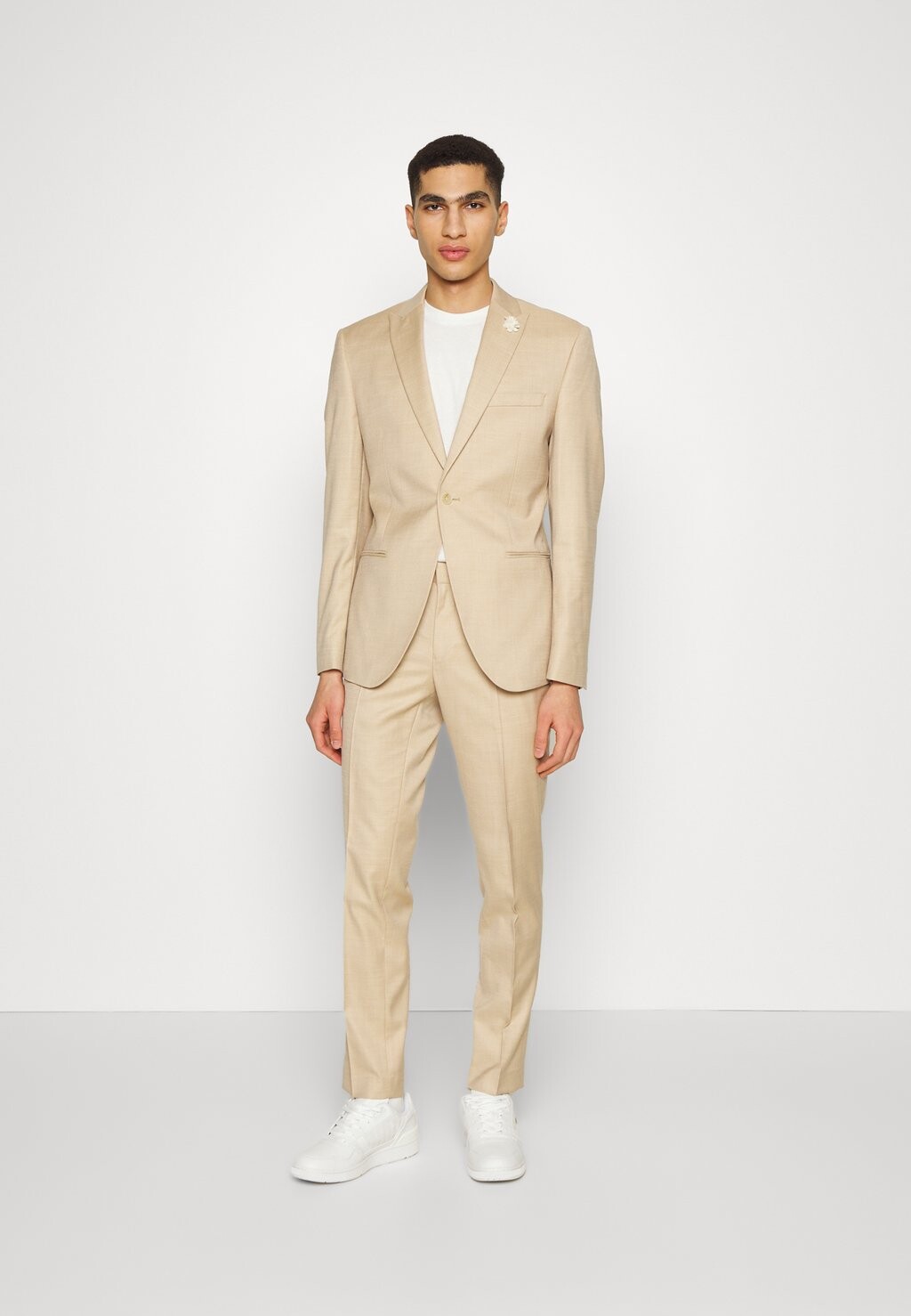 

Костюм THE WEDDING SUIT Isaac Dewhirst, цвет dark sand