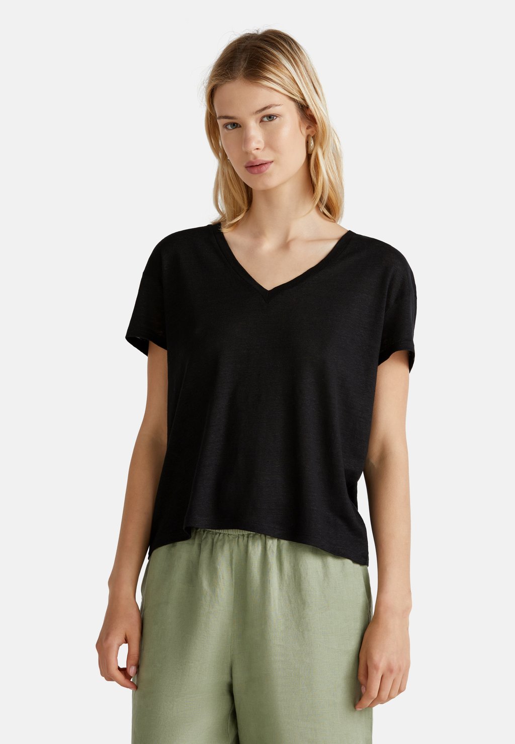 

Базовая футболка V-NECK United Colors of Benetton, черный