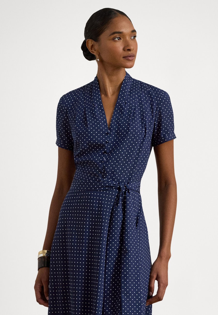 

Платье Lauren Ralph Lauren POLKA-DOT BELTED CREPE DRESS, Navy/White/Dark Blue