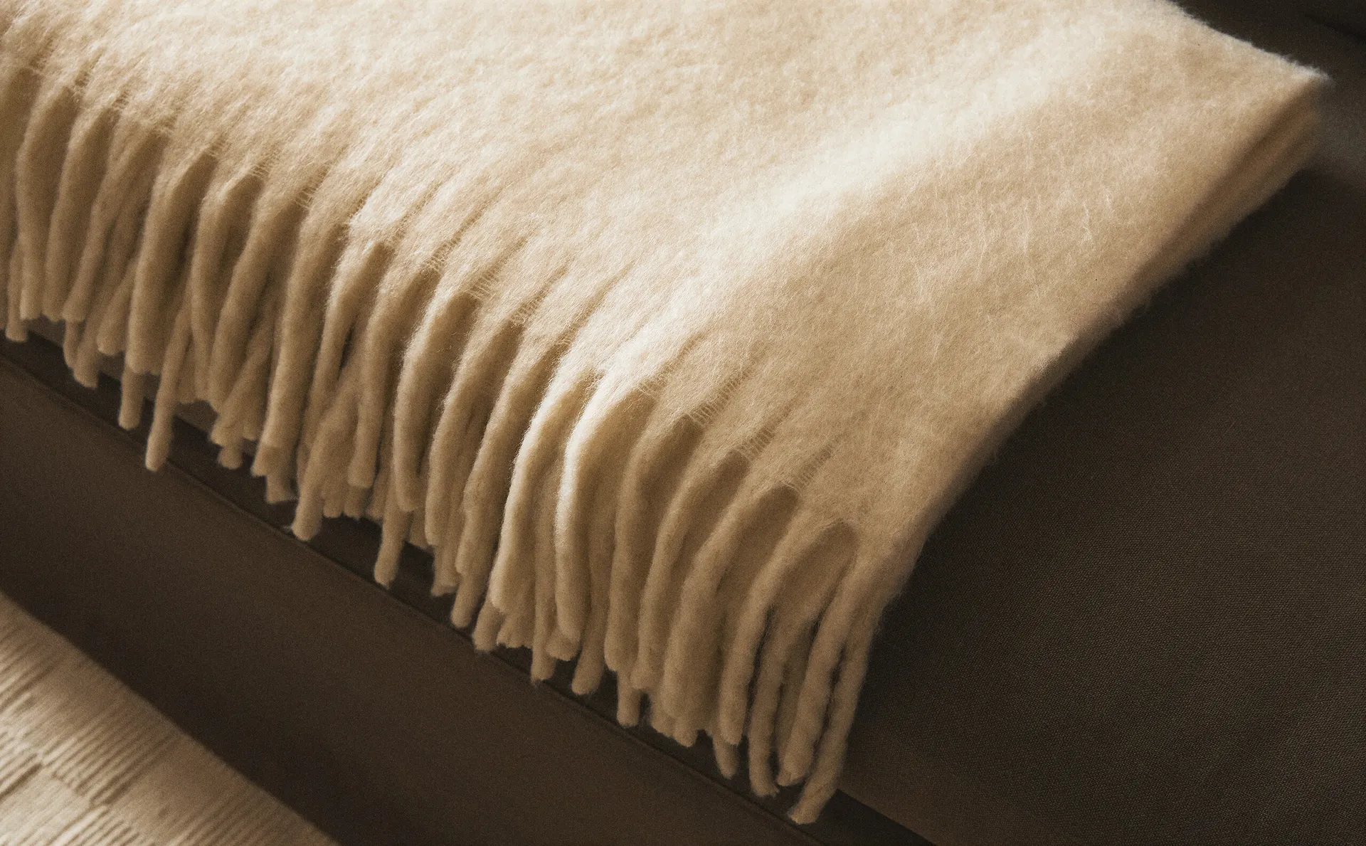 

Одеяло с бахромой Zara Home, экрю
