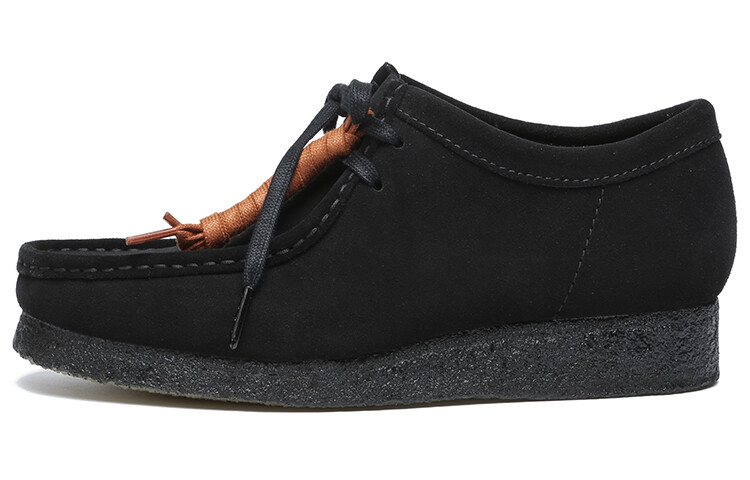 

Оригинальные ботинки Wallabee из черной замши Clarks