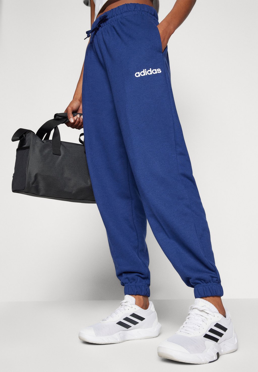 Спортивные брюки ESSENTIALS LINEAR CUFFED adidas Sportswear, синий — фото 4