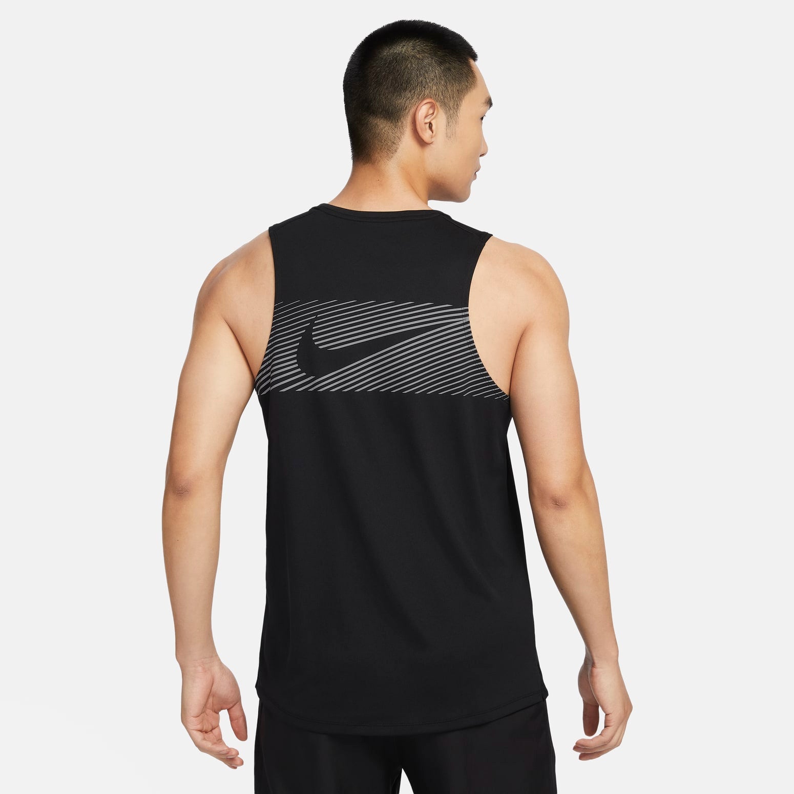 Спортивный топ Nike Miler Flash Tank 'Black' FN3987-010, черный — фото 2