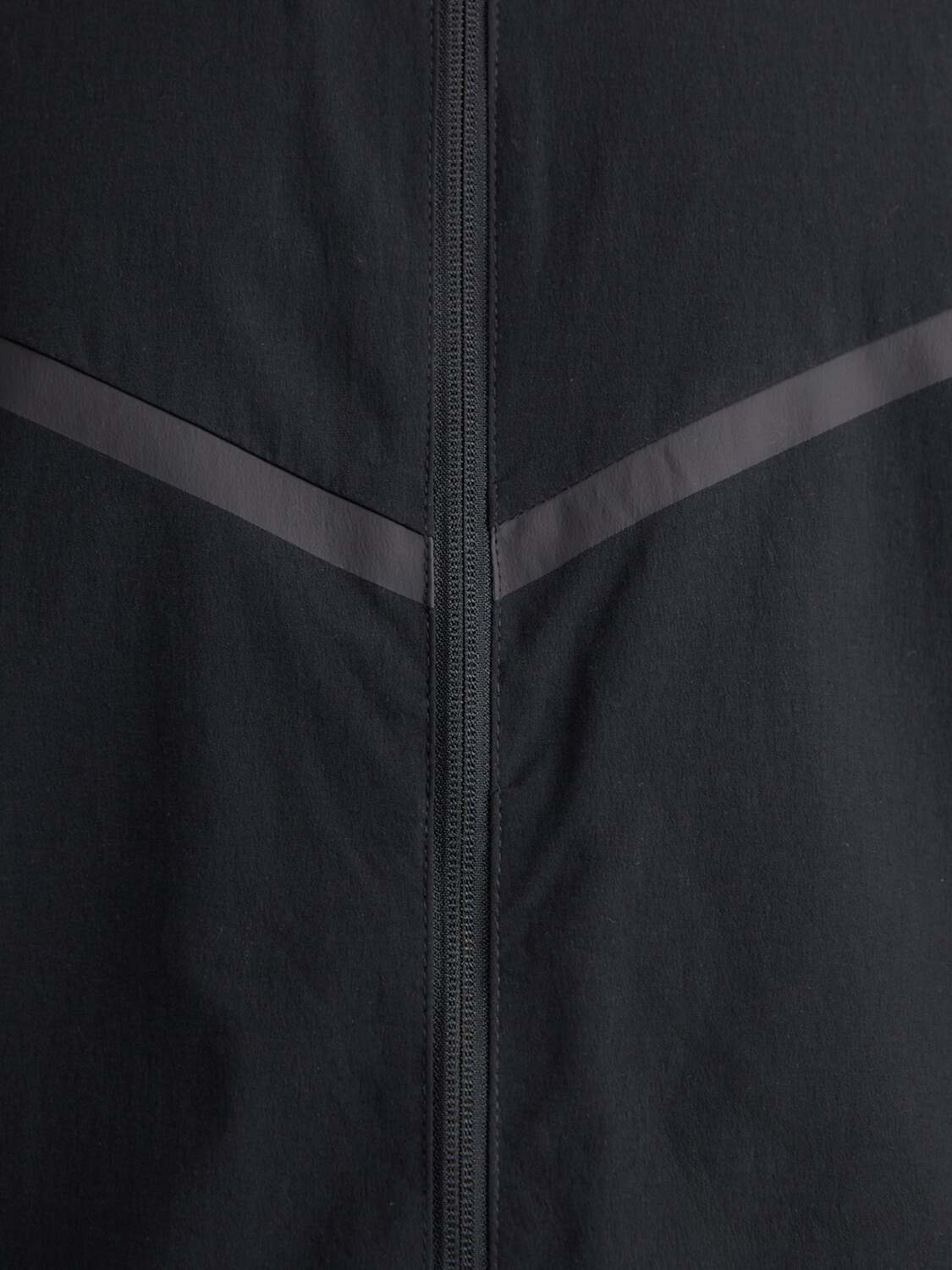 Nike Sportswear Спортивный жилет 'Tech' в черном цвете — фото 3