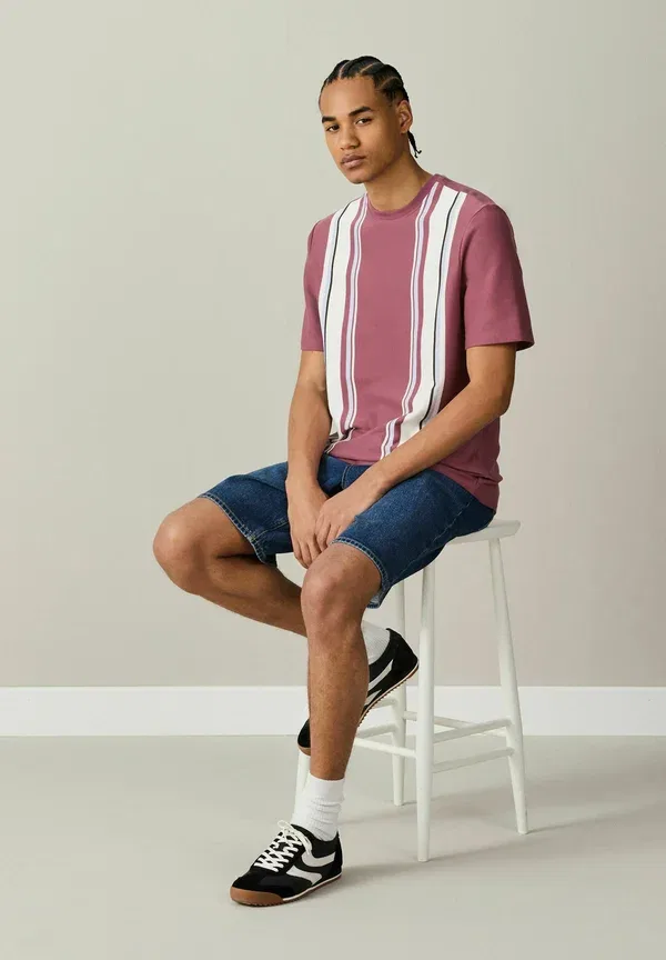 Футболка Next Regular fit vertical stripe t-shirt print t-shirt, ягодно-розовый — фото 4