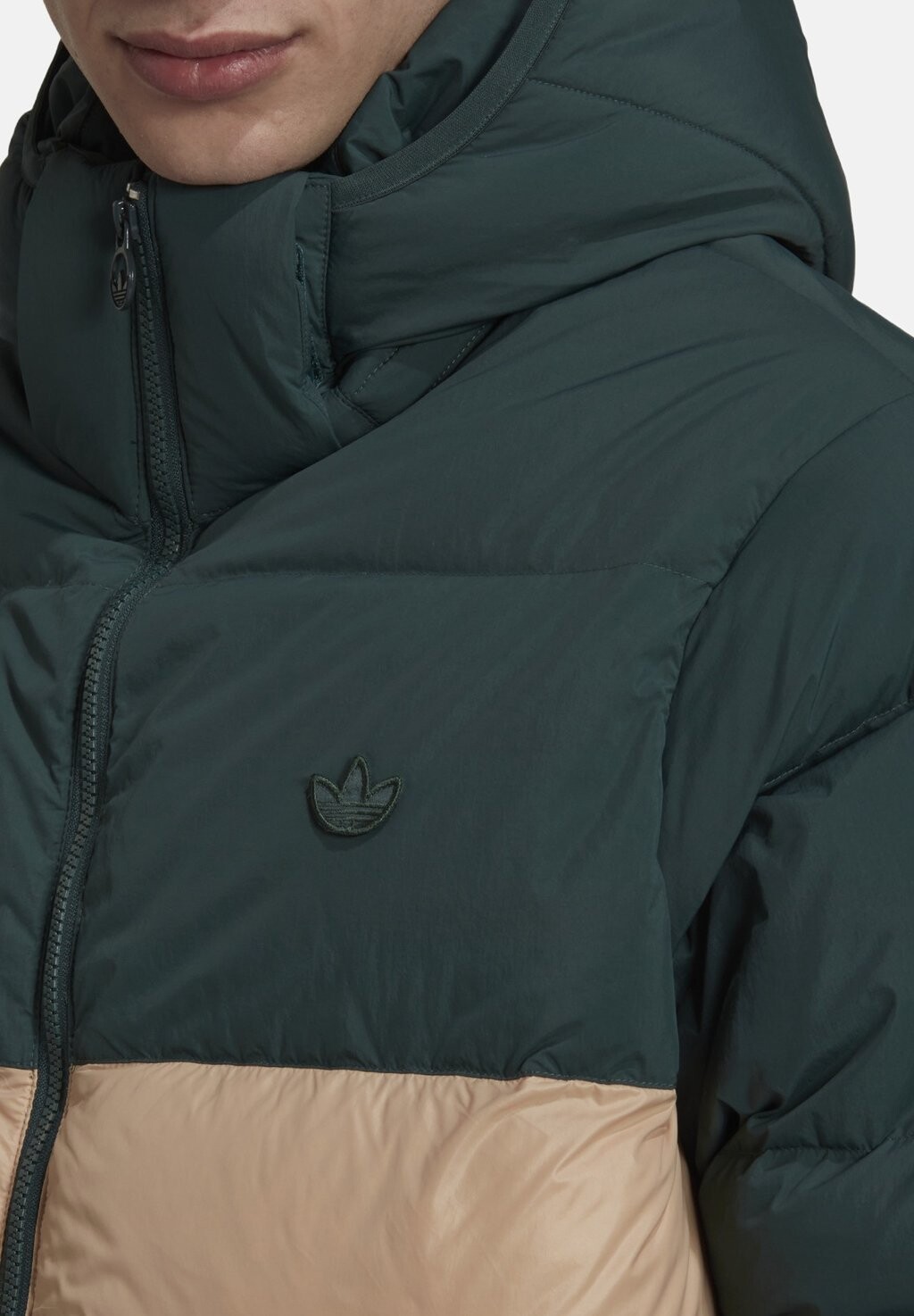 

Зимняя куртка REGEN adidas Originals, зеленый