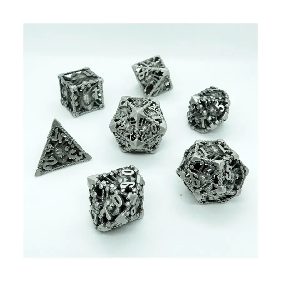 

Полый металлический поли-набор Silver Beholden (7), Metal Dice (Chronicle Cards)