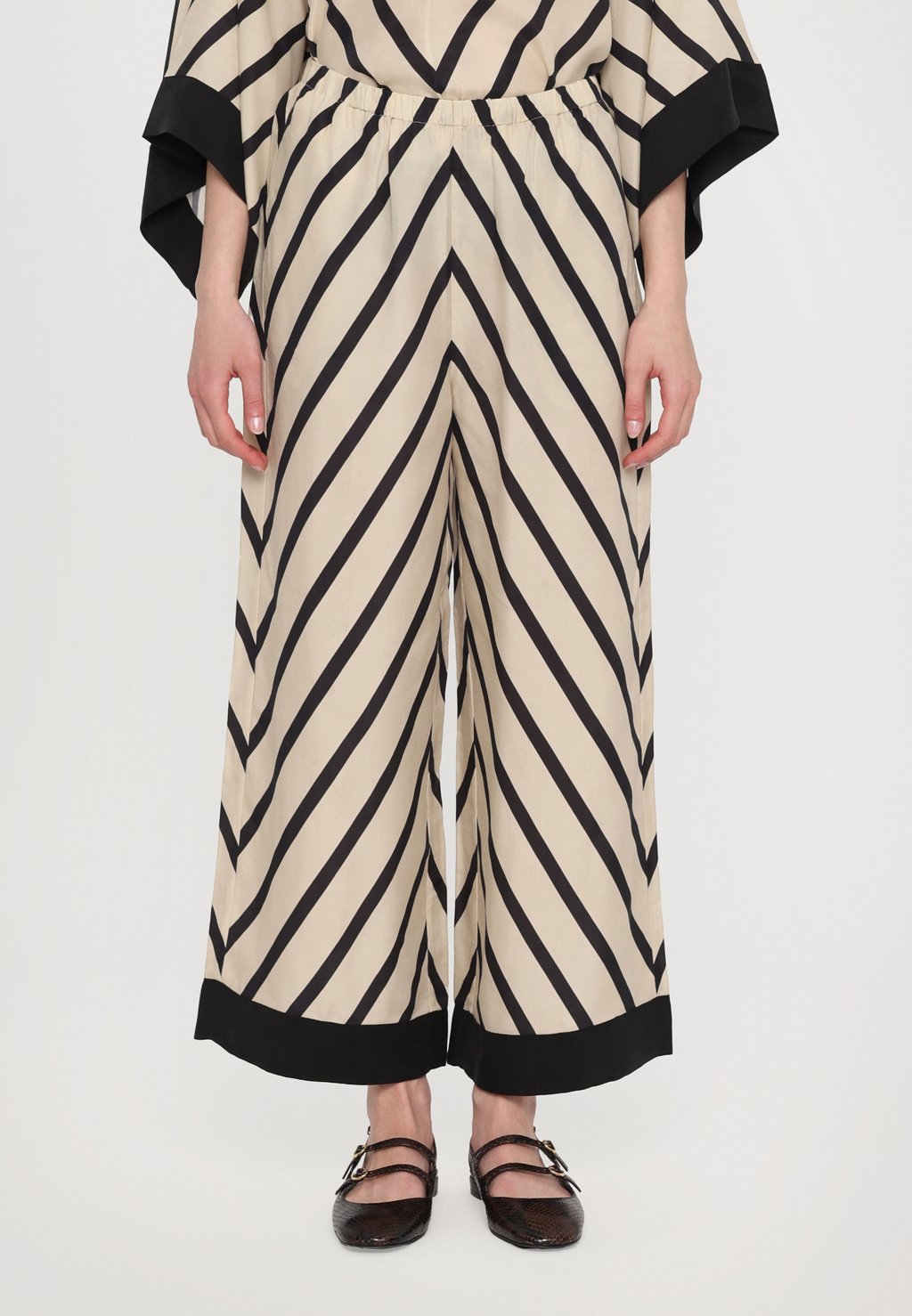 

Брюки MIRABELLO By Malene Birger, черный