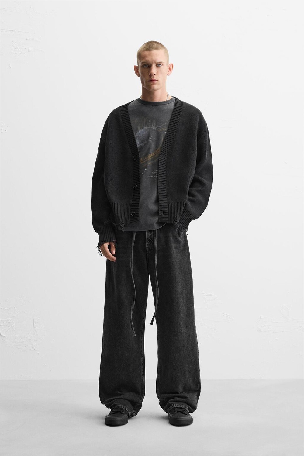 

Кардиган с принтом граффити ZARA, черный