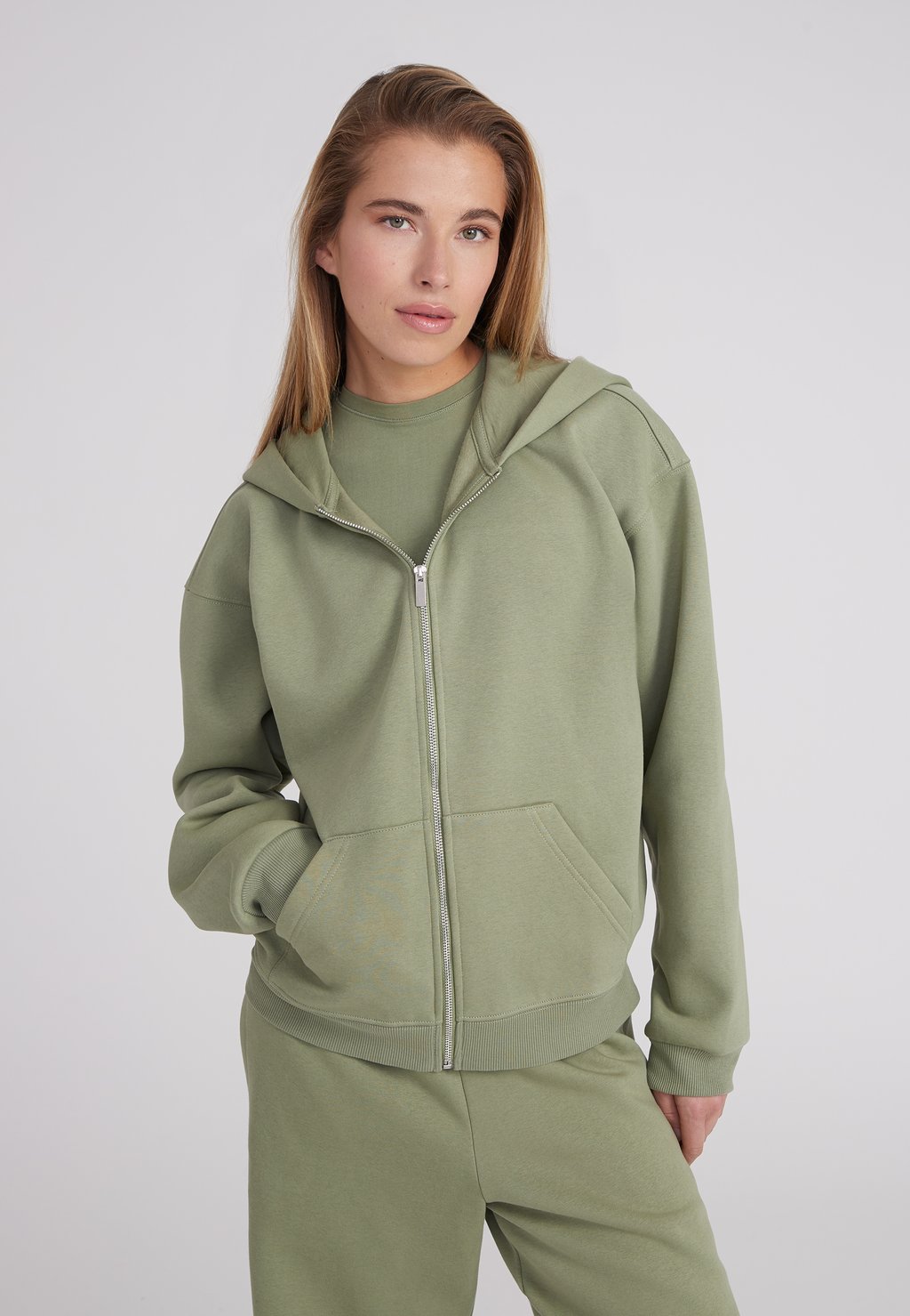 

Толстовка на молнии Style Republic, оливковый