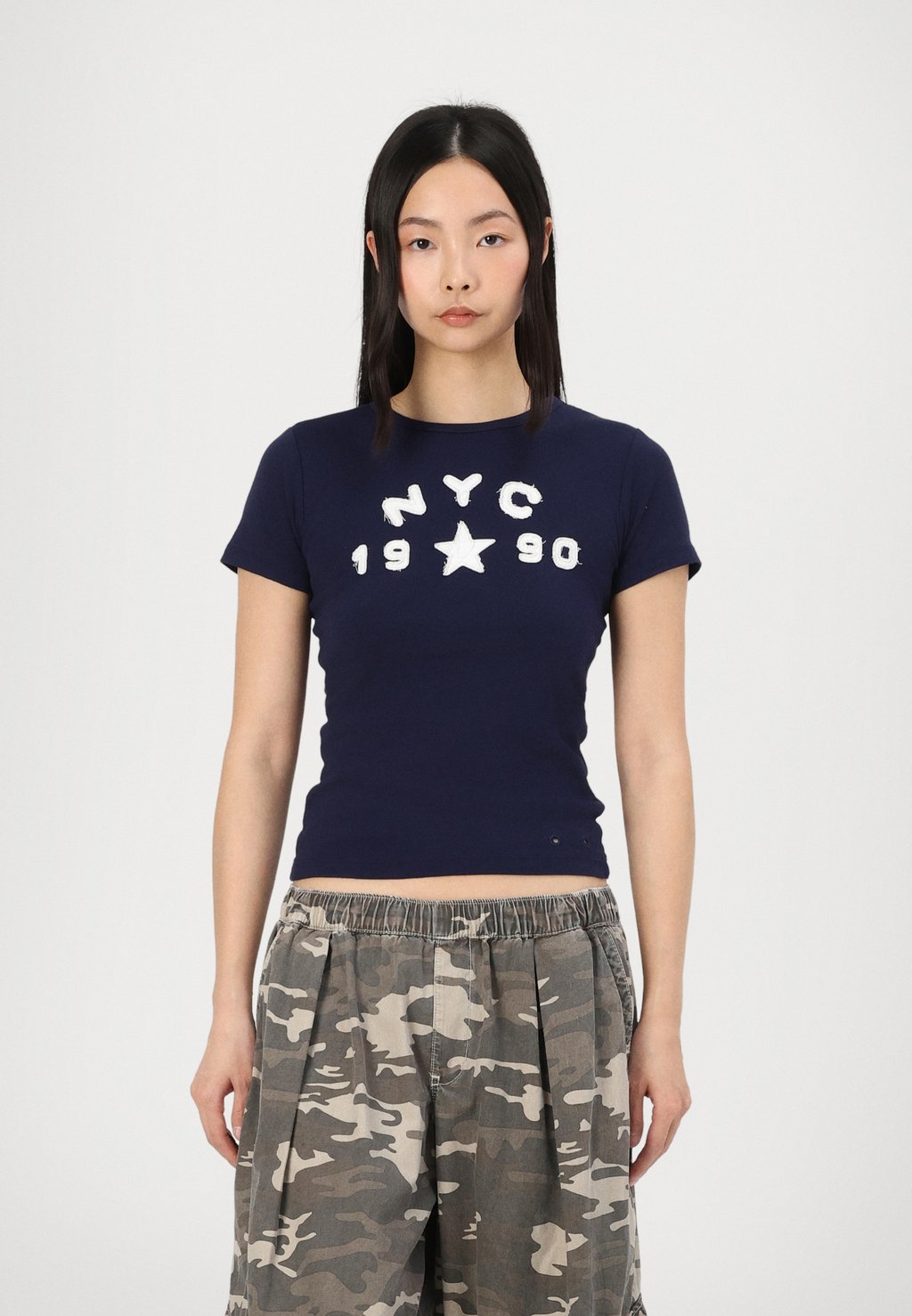 

Футболка с принтом APPLIQUE TEE BDG Urban Outfitters, темно-синий