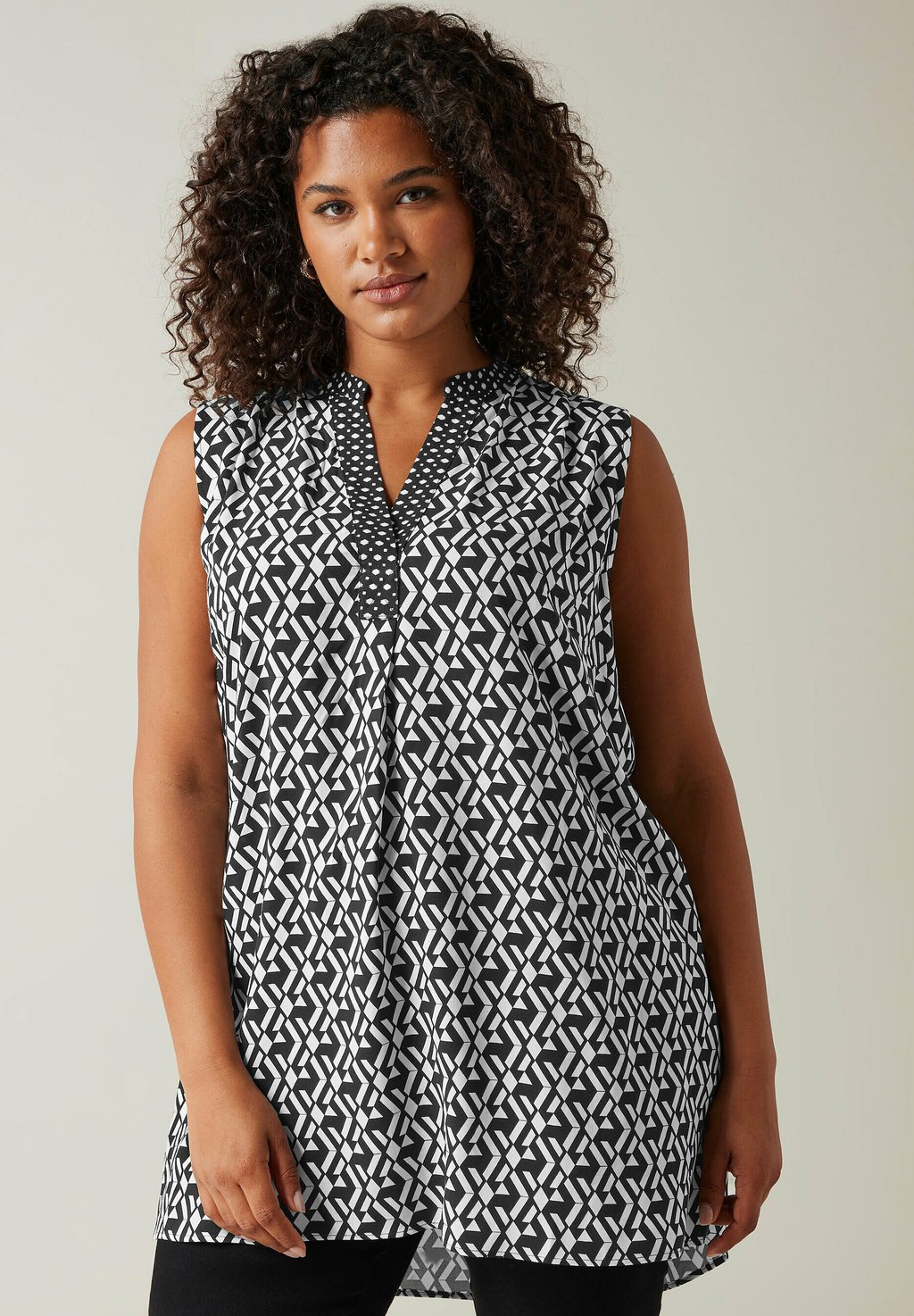 

Топ GEOMETRIC PRINT - Blouse Evans, черный