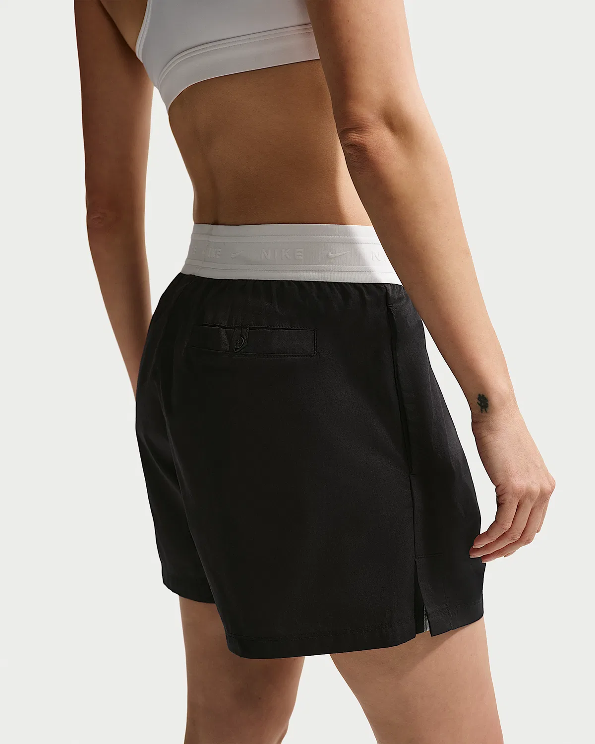 Женские свободные шорты со средней посадкой Nike Sportswear Chill Poplin, Black/Summit White — фото 3