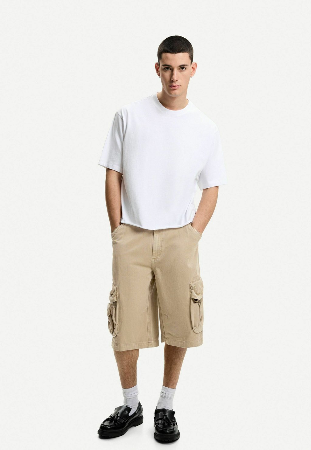 

Шорты BAGGY - BERMUDA Bershka, песочный