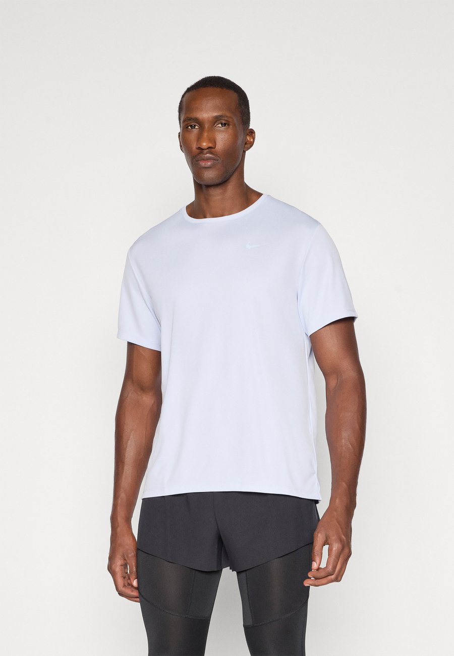 

Футболка Nike Performance MILER, Ghost/Light Blue