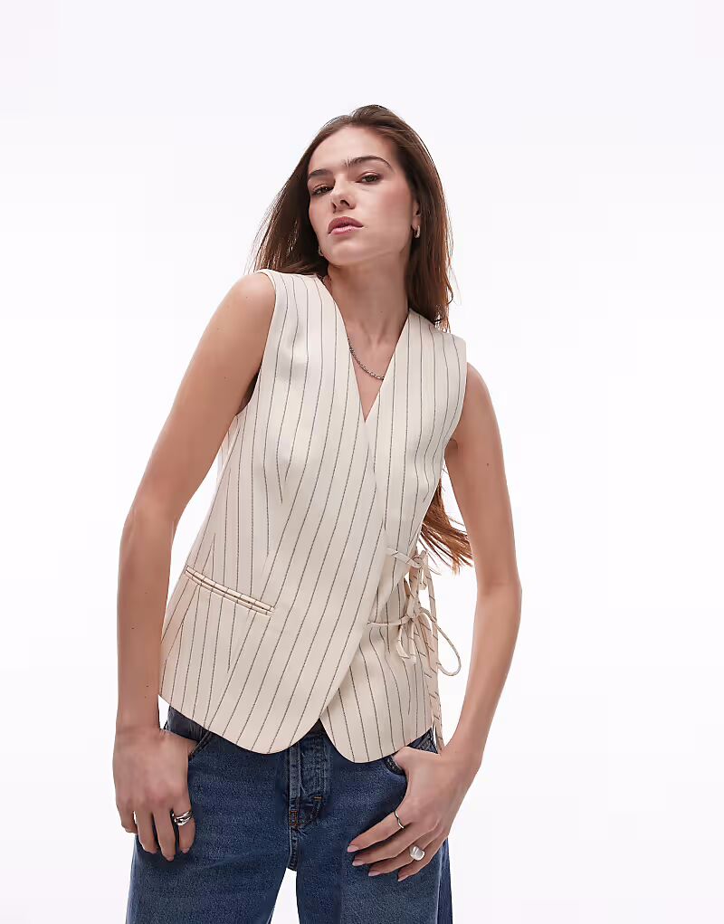 

Жилет Topshop в тонкую полоску с завязками по бокам бежевого цвета
