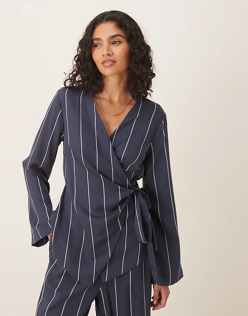 

Топ ASOS DESIGN с запахом спереди в синюю полоску