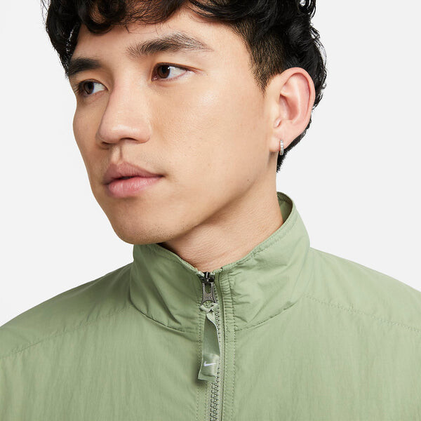 Куртка Nike NRG Solo Swoosh Woven Track Jacket 'Oil Green', зеленый — фото 2