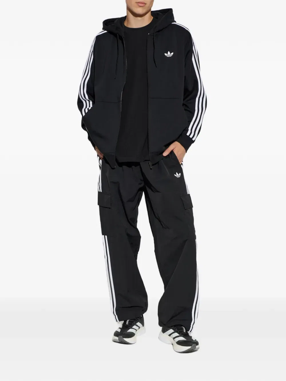 Брюки-карго с вышитым логотипом и боковыми полосками Adidas, черный — фото 2