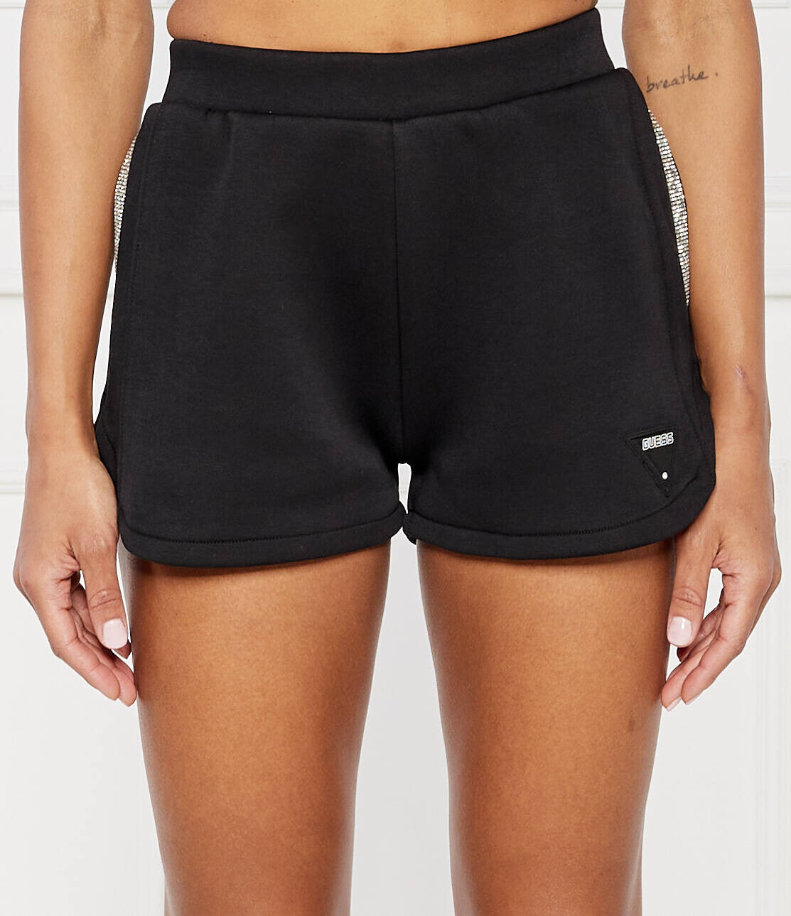 

Шорты GUESS ACTIVE KIARA Regular Fit, черный