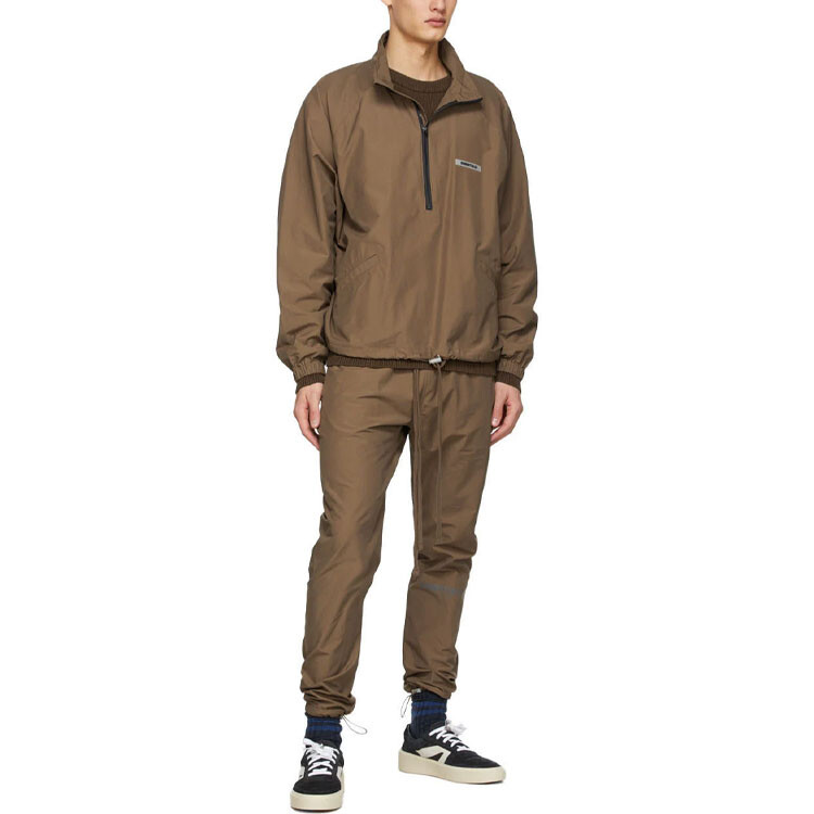 Осень/Зима 2020 Куртка мужская коричневая Fear Of God Essentials, коричневый — фото 4