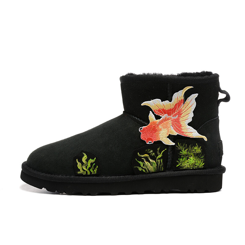 

CLASSIC MINI Зимние ботинки женские Ugg, черный
