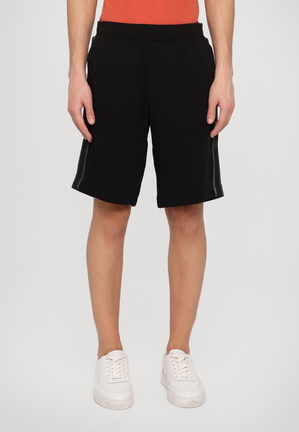 

Шорты EA7 Emporio Armani, черный