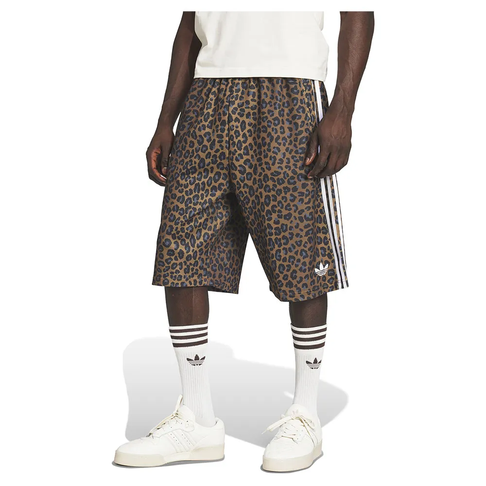 

Шорты adidas Originals Leo Oversized shorts, коричневый