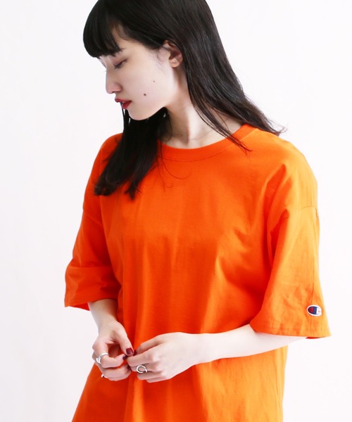 

Футболка оверсайз с коротким рукавом, круглым вырезом и нашивкой-логотипом Champion, оранжевая