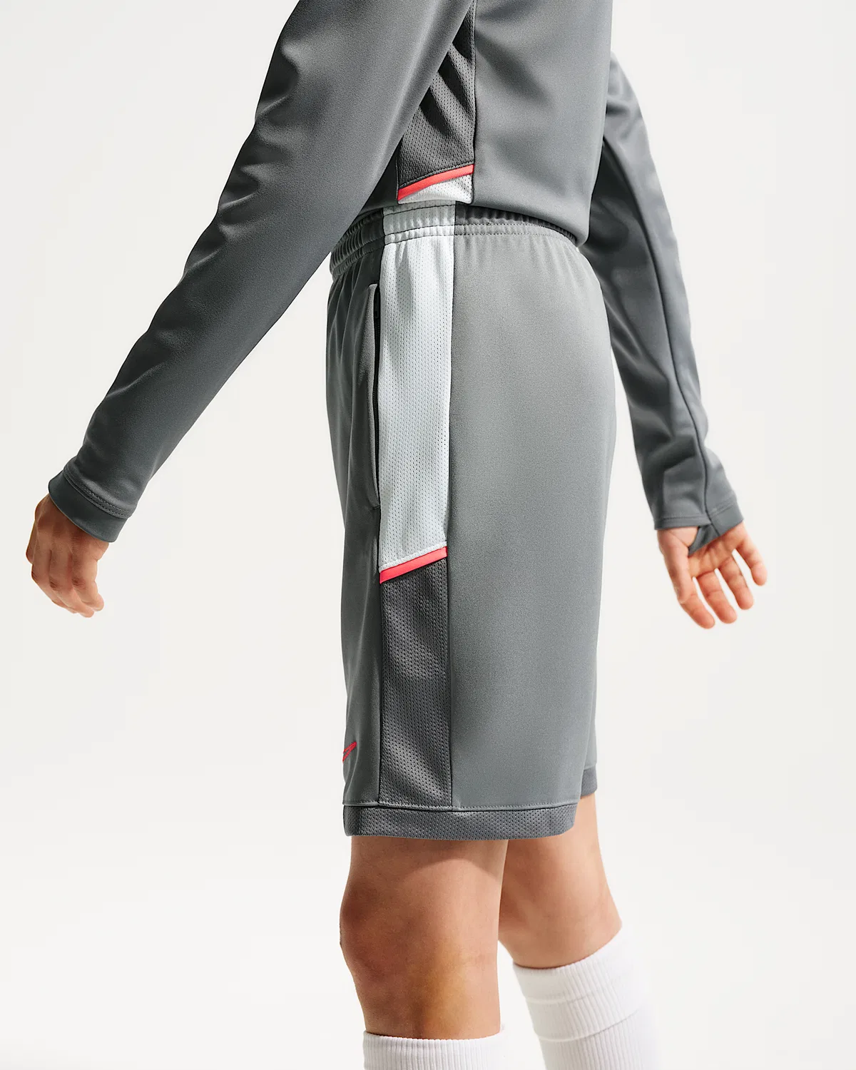 Детские футбольные шорты Nike Academy Dri-FIT, Smoke Grey/White/Hot Punch/Hot Punch — фото 3