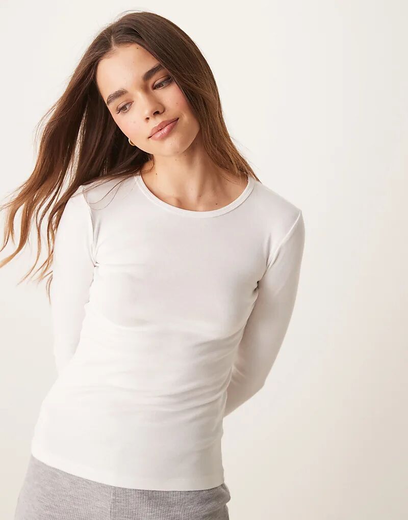 

Gina Tricot облегающий трикотажный топ с длинными рукавами в кремово-белом цвете